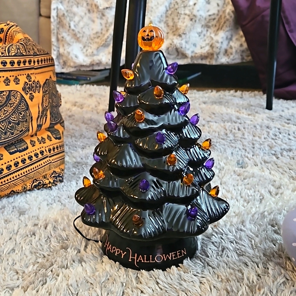 COPY - Happy Halloween Tree